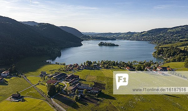 Luftaufnahme  Blick über den Schliersee  Fischhausen  Oberbayern  Bayern  Deutschland  Europa