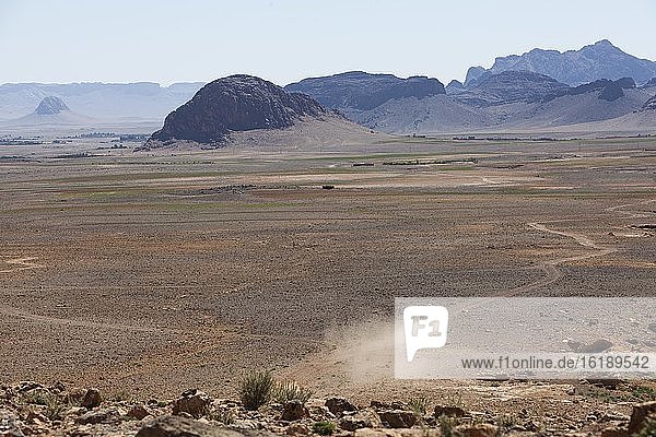 Geländewagen im Plateau im Anti-Atlas, Marokko, Afrika