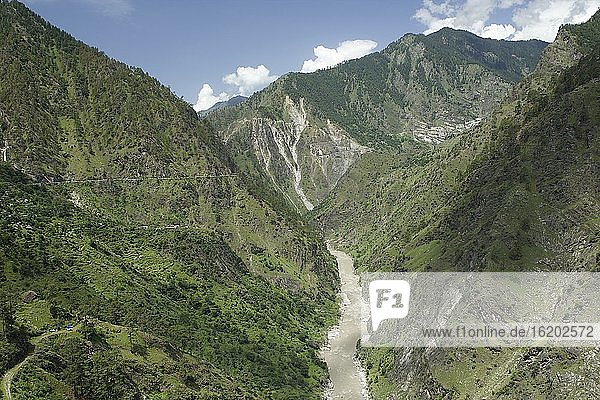 Fluss und Tal des Sutlej  Sarahan  Himachal Pradesh  Indien  Asien