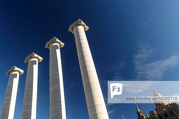 Säulen vor dem Nationalen Kunstmuseum von Katalonien  Nationalpalast  Montjuic-Hügel  Barcelona  Spanien
