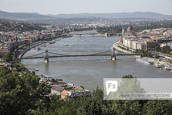 Luftaufnahme der Donau  Budapest  Ungarn