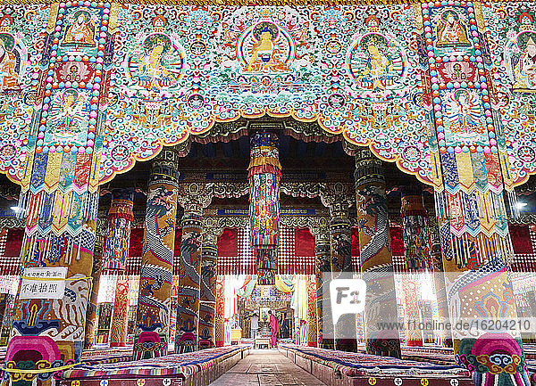 Interior of Wu Tun Temple  Tongren  Qinghai Province  China