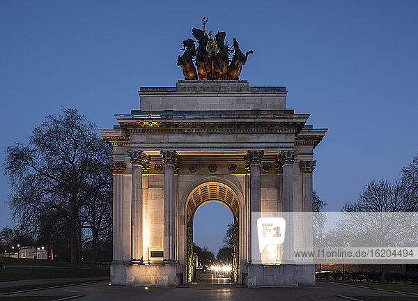 Exterior of Wellington Arch at night, London, England, UK