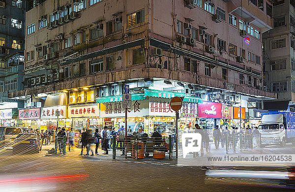 Marktstraße bei Nacht  Mong Kok  Hongkong