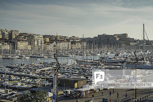 Boote im Jachthafen  Vieux-Port  Marseille  Frankreich