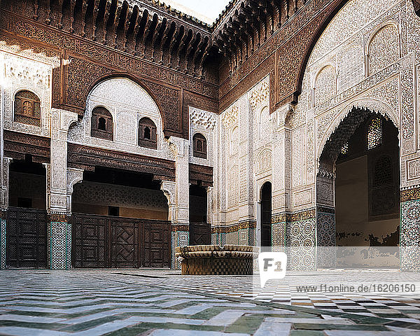 Innenraum der Madrasa Bou Inania  Meknes  Marokko  Nordafrika