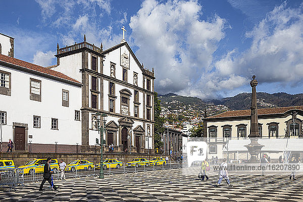 Jesuitenkolleg und Rathaus  Funchal  Madeira  Portugal  Atlantik  Europa