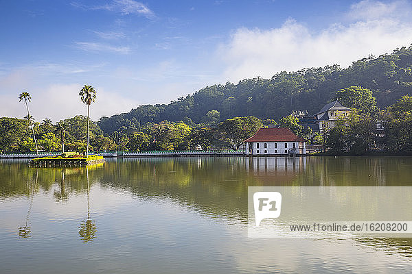 Kandy Lake and the Temple of the Tooth  Kandy  UNESCO World Heritage Site  Central Province  Sri Lanka  Asia