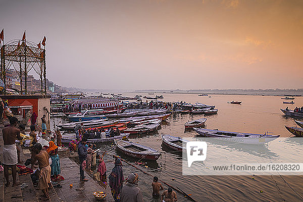 Dashashwamedh Ghat  the main ghat on the Ganges River  Varanasi  Uttar Pradesh  India  Asia