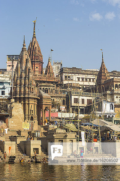 Manikarnika Ghat  die wichtigste brennende (Einäscherungs-)Ghat  Varanasi  Uttar Pradesh  Indien  Asien