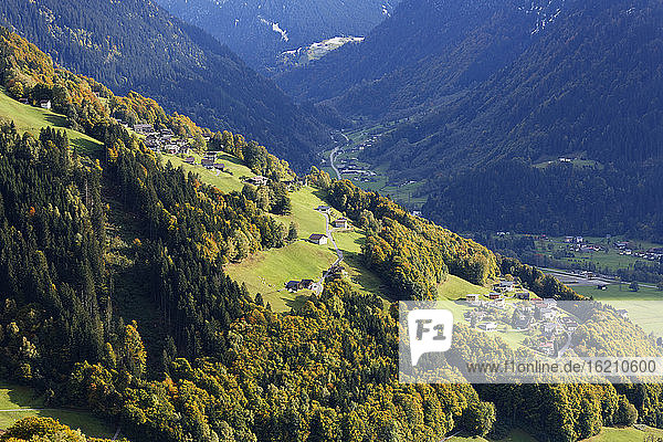 Österreich  Vorarlberg  Blick auf das Montafon und den Bartholomäberg bei Silbertal