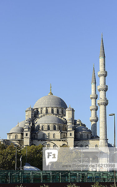 Türkei  Istanbul  Blick auf die Neue Moschee