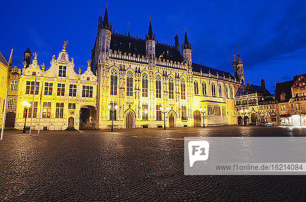 Belgien  Brügge  Blick auf das Rathaus am Burgplatz