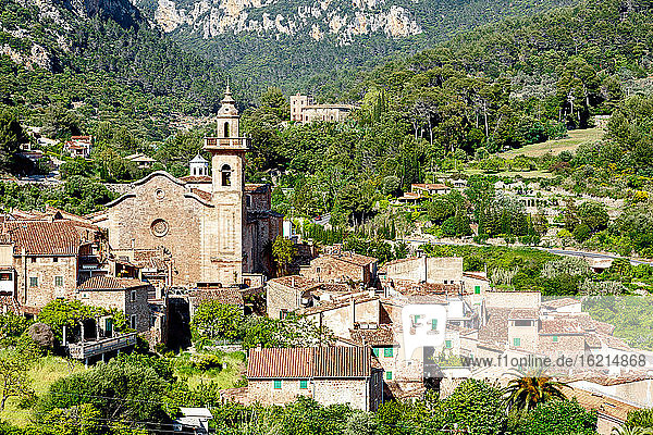 Spanien  Mallorca  Blick auf Valldemossa