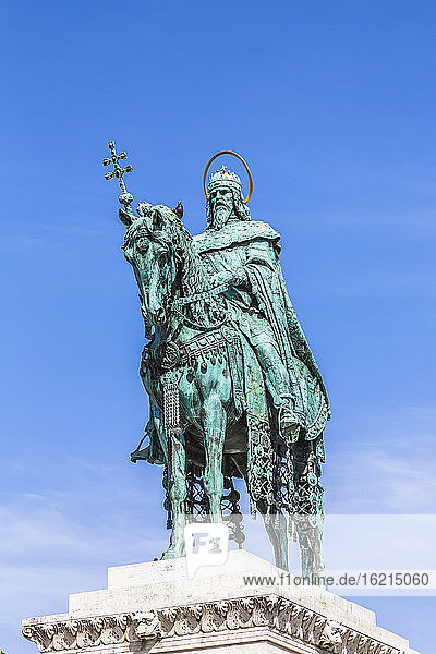 Ungarn  Budapest  Statue des Königs der Fischerbastei