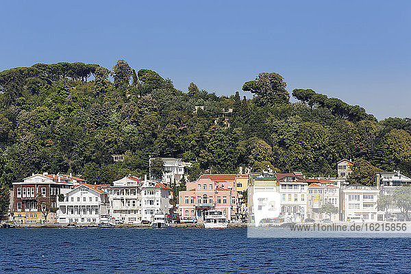 Türkei  Istanbul  Villen am Ufer des Bosporus