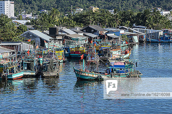 Vietnam  Insel Phu Quoc  Fischerboote im Fischereihafen von Duong Dong