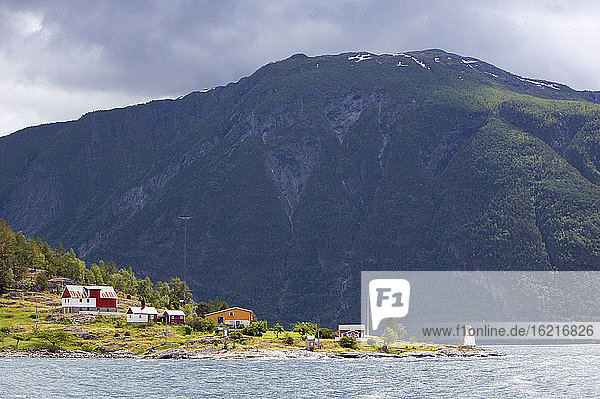 Norwegen  Fjordnorwegen  Laerdalsfjord