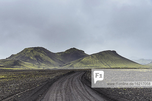 Straße durch das Hochland auf Landmannalaugar in Island