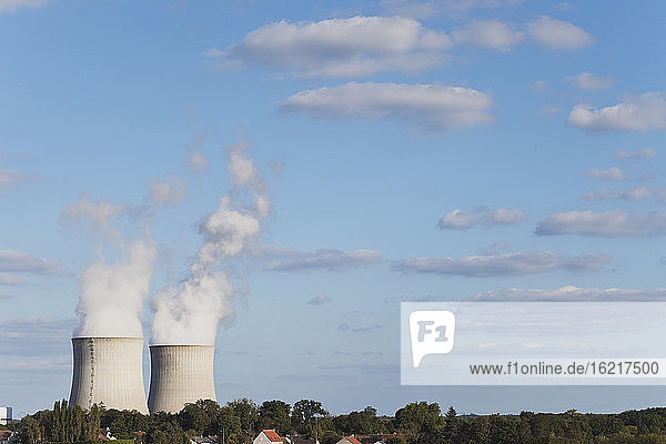 Frankreich  Ansicht eines Kernkraftwerks
