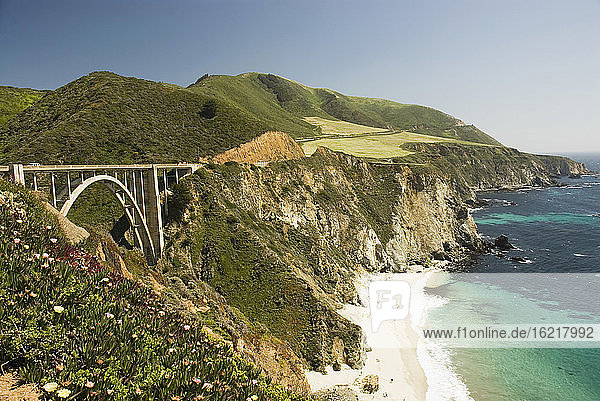 USA  Kalifornien  Bixby Creek-Brücke über den Pazifischen Ozean