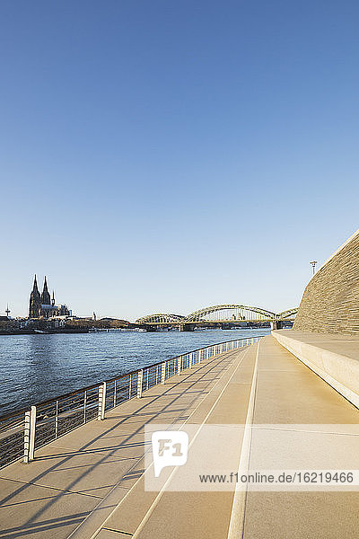 Germany  North Rhine-Westphalia  Cologne  Rheinboulevard with Hohenzollern Bridge and Cologne Cathedral in background