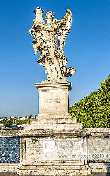 Italien  Rom  Statue eines Engels (von Bernini)  Sant'Angelo-Brücke über den Tiber