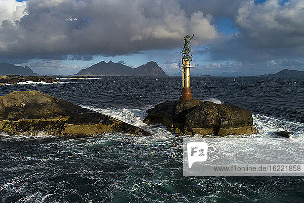 Norwegen  Lofoten  Svolvaer  Vagan. Statue einer Fischerfrau