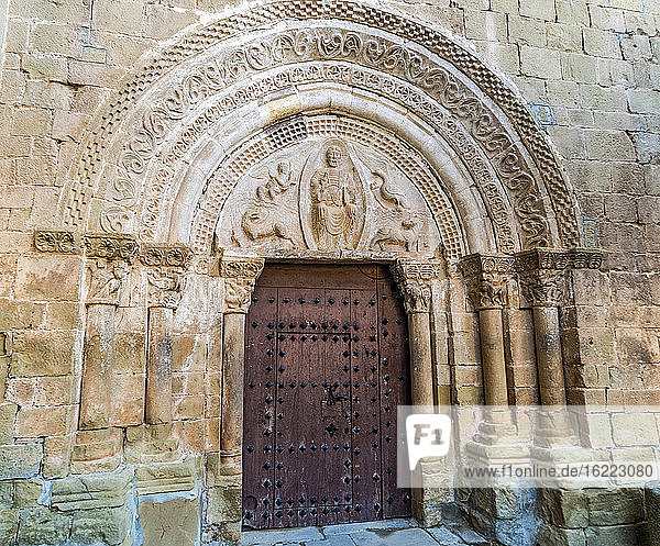 Spanien  Aragonien  Romanisches Portal der Kirche del Salvador in Aguero