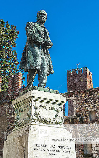 Italien  Venetien  Vicenza  Statue des Ökonomen Lampertico (UNESCO-Welterbe)