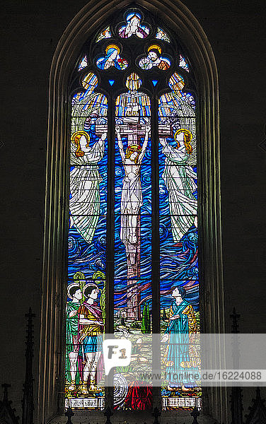 Frankreich  Gironde  Haute-Lande girondine  Langon  Glasmalerei in der Kirche Saint-Gervais-Saint-Protais