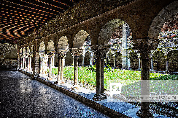 Cloister of the Saint Lizier cathedral  Ariege department  Pyrenees  Occitanie  France