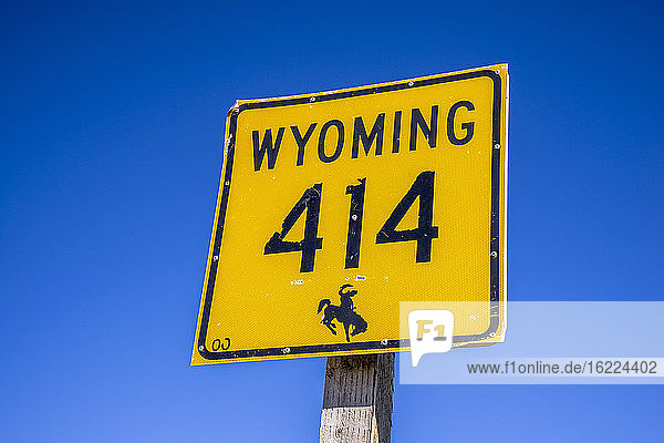 USA  Wyoming  Straßenschild wyoming Grenze