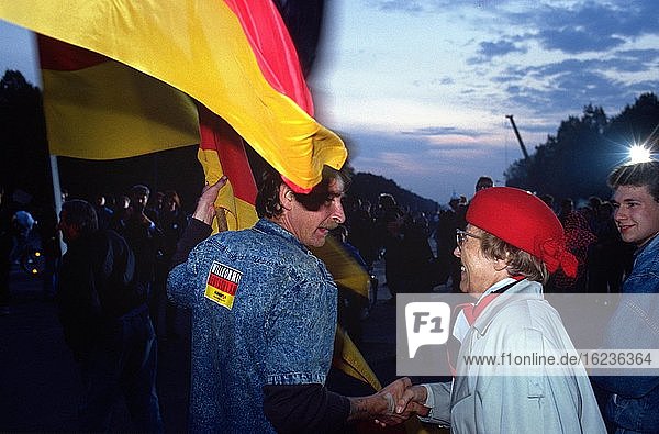 Reunification  Festival of Unity on 2/ 3.10.1990  celebration at the Brandenburg Gate Berlin  Germany  Europe
