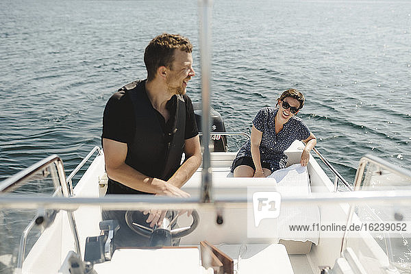 Ehepaar auf Boot