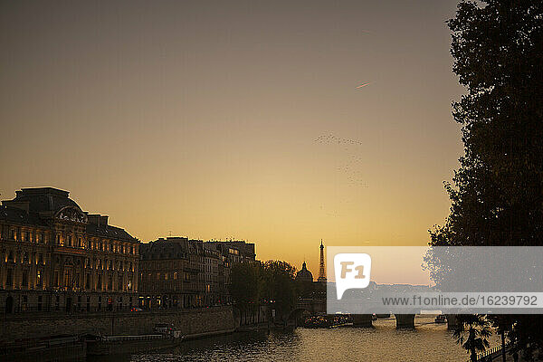 Paris bei Sonnenuntergang  Frankreich