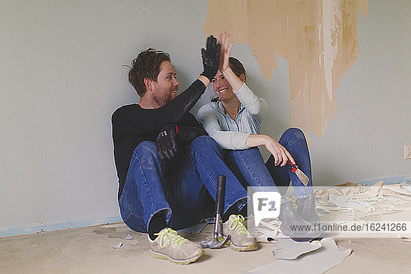 Ehepaar renoviert sein neues Haus