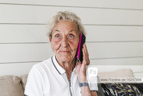 Smiling woman on the phone