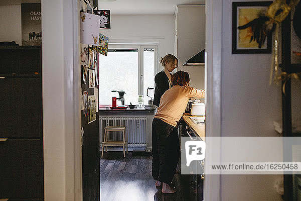 Ehepaar in der Küche