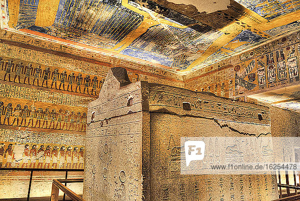 Sarkophag in der Grabkammer Grab von Ramses IV KV2 Tal der Könige UNESCO-Weltkulturerbe; Luxor Ägypten