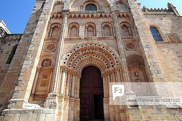 Stadt Zamora  Kathedrale (romanisches 12. Jahrhundert). Portikus des Bischofs. Kastilien und Leon  Spanien.