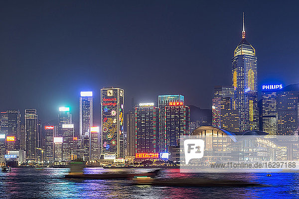 China  Hongkong  Stadtzentrum bei Nacht