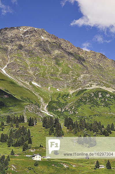 Schweiz  Kanton Graubünden  Blick von San Bernadino auf die Schweizer Alpen