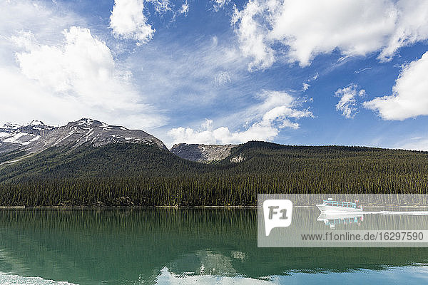 Canada  Alberta  Jasper National Park  Maligne Mountain  Tourboat on Maligne Lake