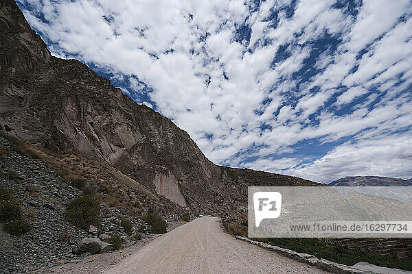 Südamerika  Peru  Colca Canyon  Chivay  Cruz del Condor  Straße