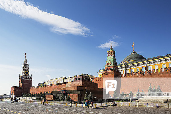 Russland  Moskau  Roter Platz mit Gebäuden