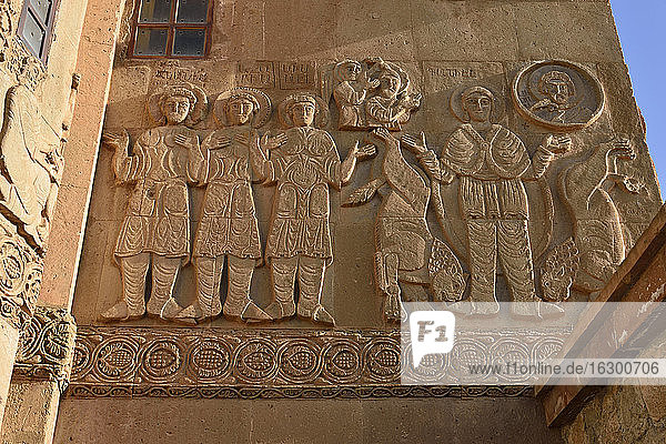Türkei  Ostanatolien  Provinz Van  Van-See  Insel Akdamar  Reliefs an den Wänden der armenischen Kathedralkirche des Heiligen Kreuzes