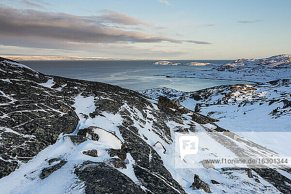 Norwegen  Karlebotn  Varangerfjord  Schneebedeckte Felsoberfläche