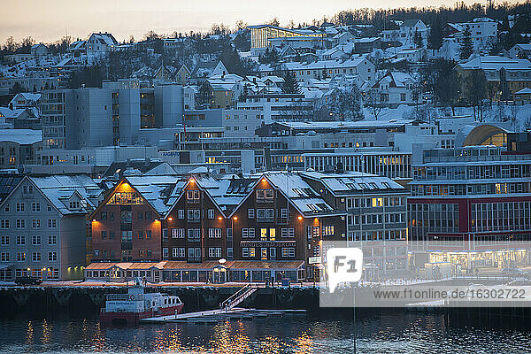 Norwegen  Tromso  Hafen und Stadtbild