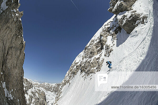 Italien  Dolomiten  Gröden  Skifahren mit Männern